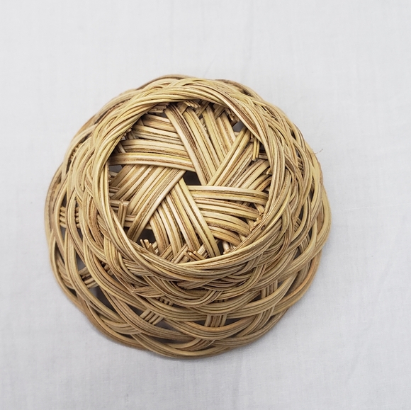 19 Mini Woven Bamboo Baskets - Picture 4 of 4